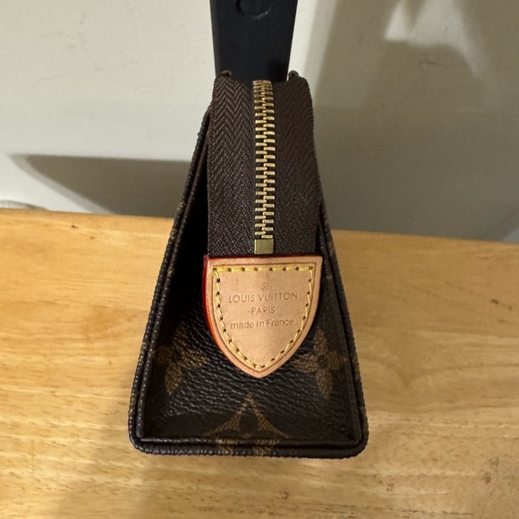 Louis Vuitton Monogram Clutch - Picture 6 of 14